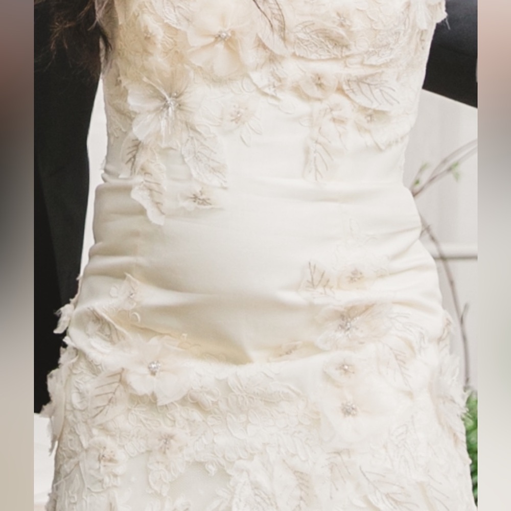 Watters Hollywood Wedding Gown, ivory lace and silk organza. Great condition. - Picture 2 of 2